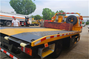 桥东附近拖车电话号码服务